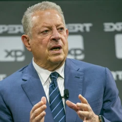 Ex-vice-presidente dos EUA e renomado ativista climático anunciando que 80% de seus novos fundos serão alocados no país, principalmente, devido à matriz energética brasileira ser renovável