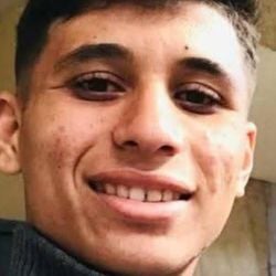 Enquanto as agências humanitárias alertam sobre a "fome generalizada" na Faixa de Gaza, a BBC ouve as histórias contadas por parentes de algumas das pessoas mortas na semana passadas.