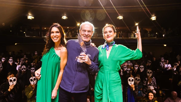 A homenagem marcou o encerramento da  32ª edição, na noite de quinta-feira (24), no Teatro Glória, onde o cantor recebeu o Troféu Vitória, símbolo do festival, e o Caderno do Homenageado, além de uma joia exclusiva