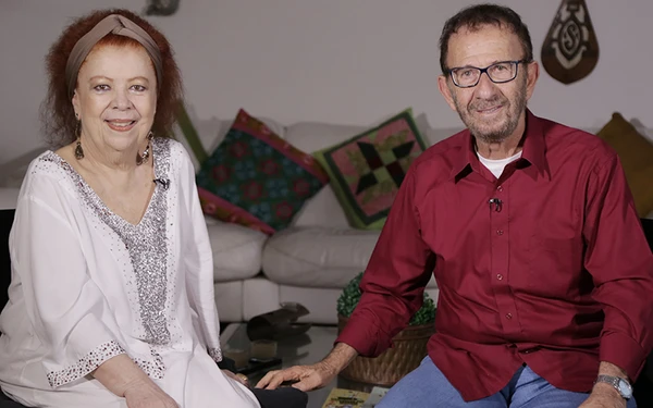 A sambista Beth Carvalho na gravação do especial de Natal do programa Samba e História, comandado por Hilton Abi-Rihan na Super Rede Boa Vontade de Rádio