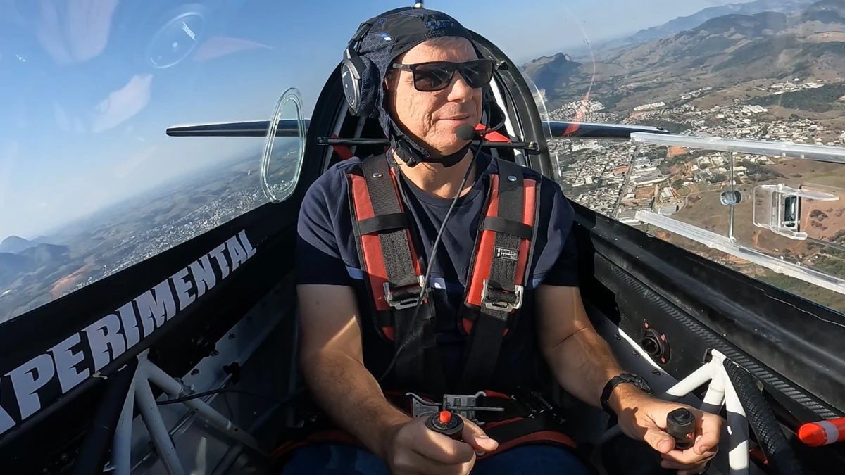 Raf Reim, é empresário e pratica voos acrobáticos em Cachoeiro de Itapemirim