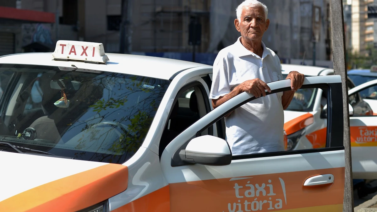 Clóvis trabalha na Praça Costa Pereira, no Centro de Vitória, desde 1972