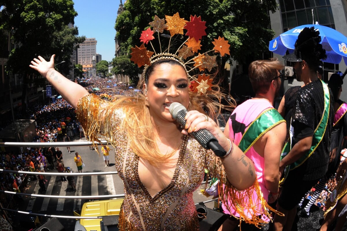 Preta Gil, cantora e empresária brasileira, marcou a música nacional com sua voz e ativismo pela diversidade (Imagem: A.PAES | Shutterstock)