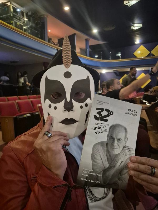 Jace Theodoro na homenagem ao Ney Matogrosso