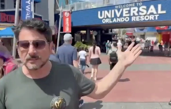 Senador Marcos do Val grava vídeo em parque de Orlando, nos Estados Unidos