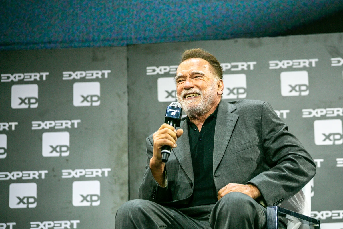 Arnold Schwarzenegger em palestra sobre disciplina em São Paulo
