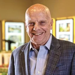 Com 50 anos de atuação no mercado imobiliário paulista, Adalberto Bueno Netto, 75, brinca que não quer mais se aposentar