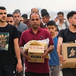 Especialistas consultados pela BBC criticam o valor nutricional dos alimentos que a instituição questionada, apoiada pelos EUA e por Israel, vem distribuindo aos habitantes do território palestino.