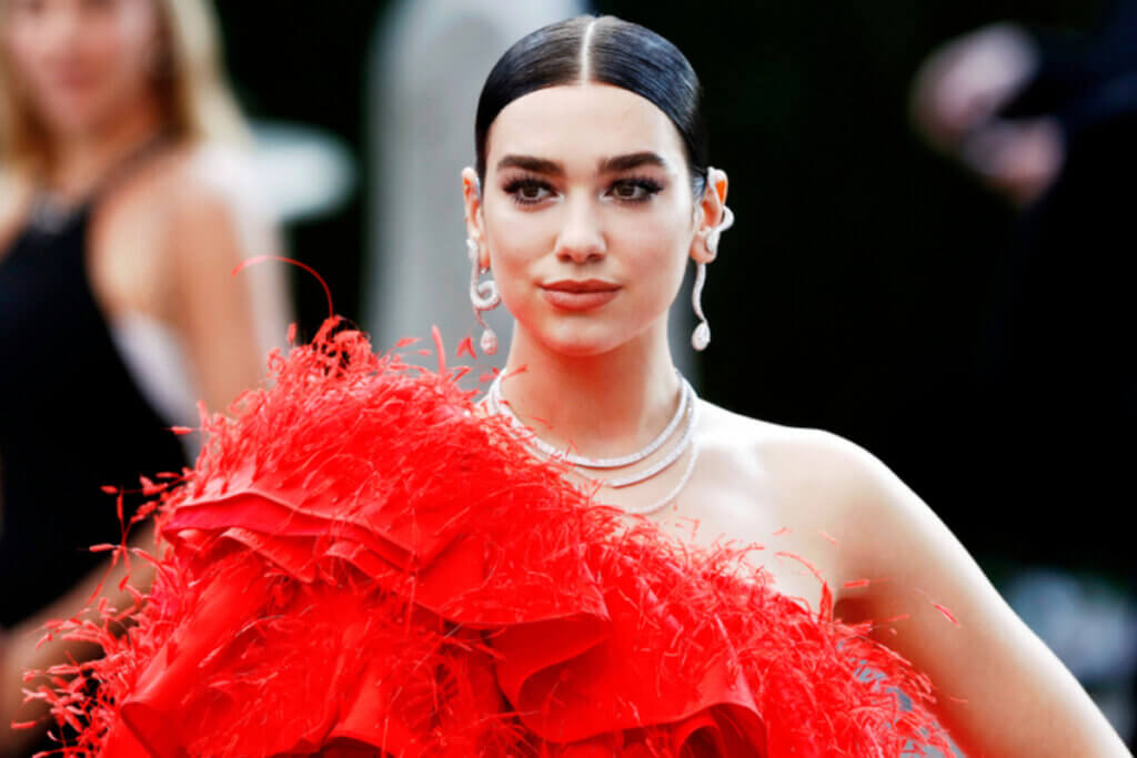 A cantora Dua Lipa ganhou um Grammy Awards em 2021 (Imagem: Andrea Raffin | Shutterstock)
