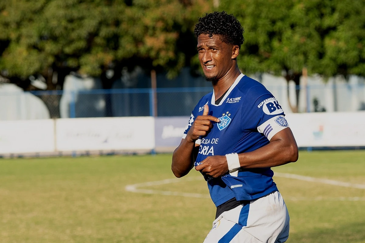 Vitória vence Real Noroeste garante vaga na final da Copa ES por Fernando Madeira