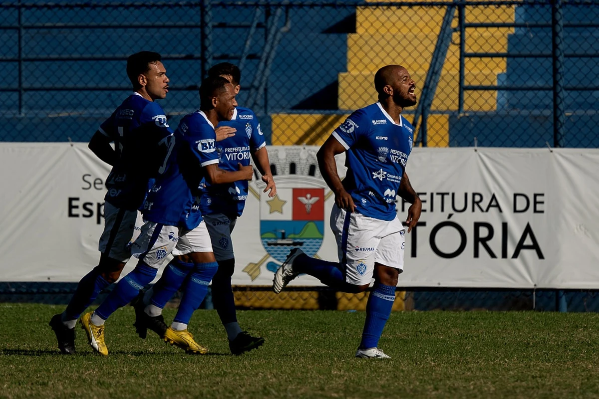Vitória vence Real Noroeste garante vaga na final da Copa ES por Fernando Madeira
