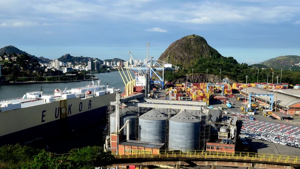 Plano robusto de investimentos em portos, aeroportos, ferrovias, rodovias e polos industriais eleva Estado ao patamar de hub logístico