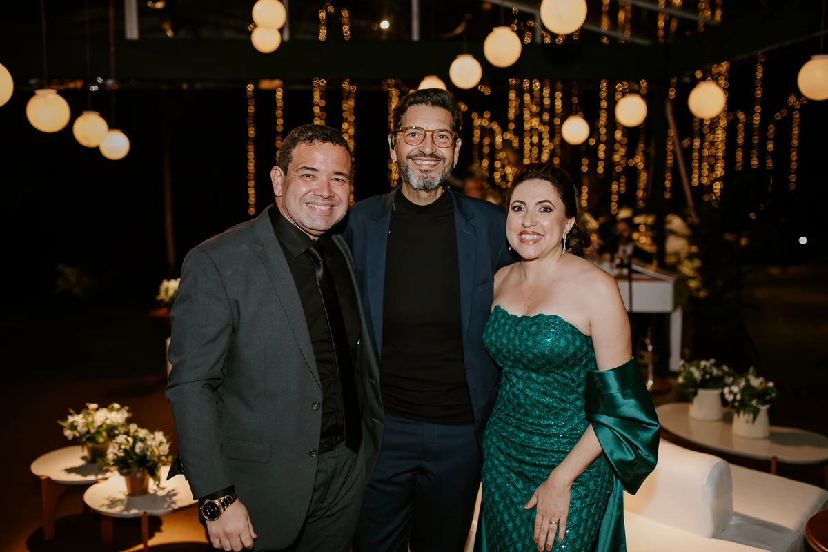 Dam Bianquim e o casal Selma e Thiago Toledo.