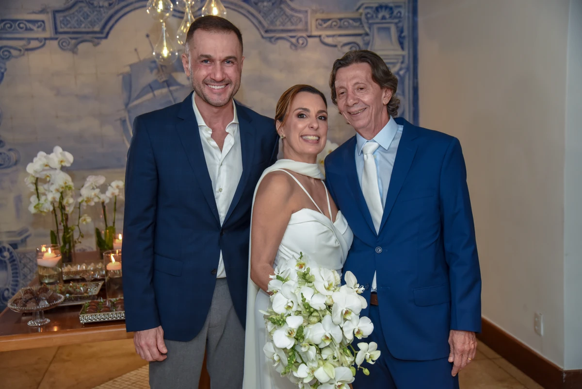 Fernando Casagrande e os noivos Ana Paula Nascif e Luiz Fernando Magalhães