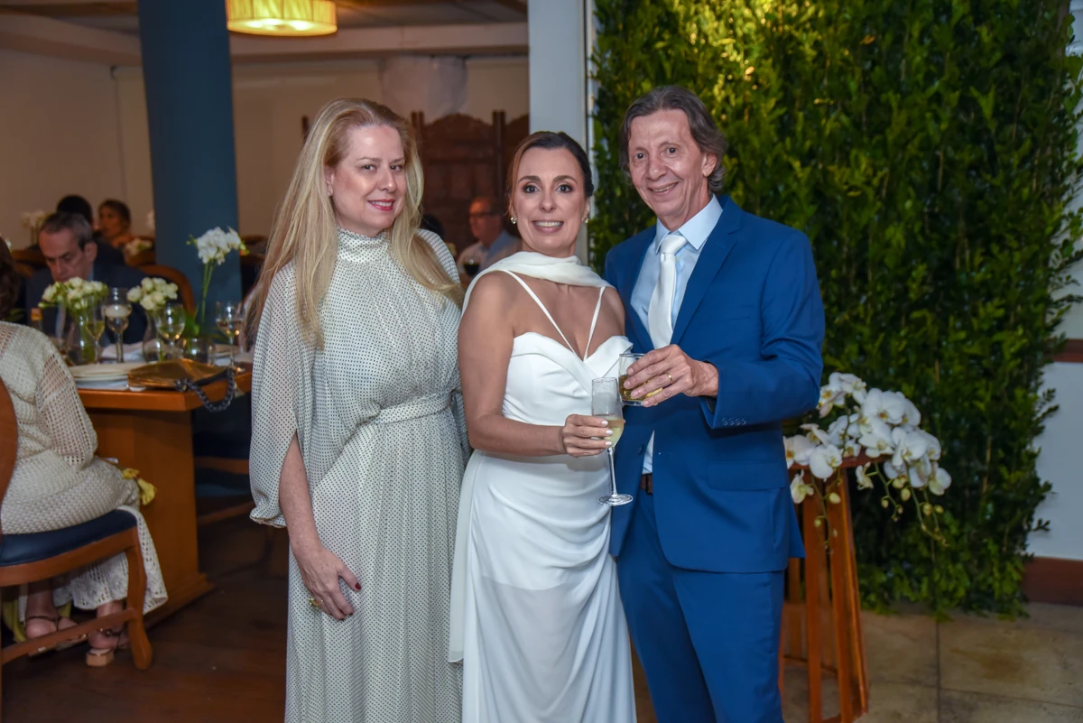 Sandra Fonseca e os noivos  Ana Paula Nascif e Luiz Fernando Magalhães