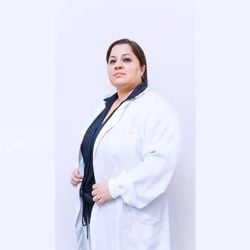 A médica Anna Vieira acredita que seu casamento desafia os estereótipos sobre o que se imagina ser um casamento islâmico poligâmico