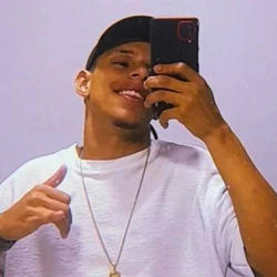 Gabriel Alberto Oliveira Artulano, de 19 anos, foi visto pela última vez em 22 de julho, deixando o restaurante em que trabalha, no bairro Porto de Canoa