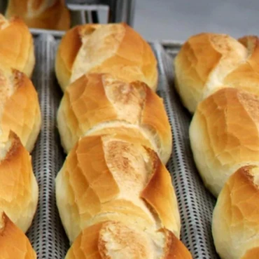 Imagem - Veja como fazer pão francês em casa; receita ensina passo a passo