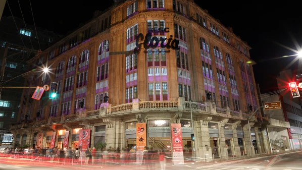 Bate nostalgia ao pensar que nenhum desses antigos cinemas de rua conseguiu sobreviver na roda viva do tempo. Muitos, como o Paz e o Juparanã, viraram bancos, salas de cultos religiosos etc