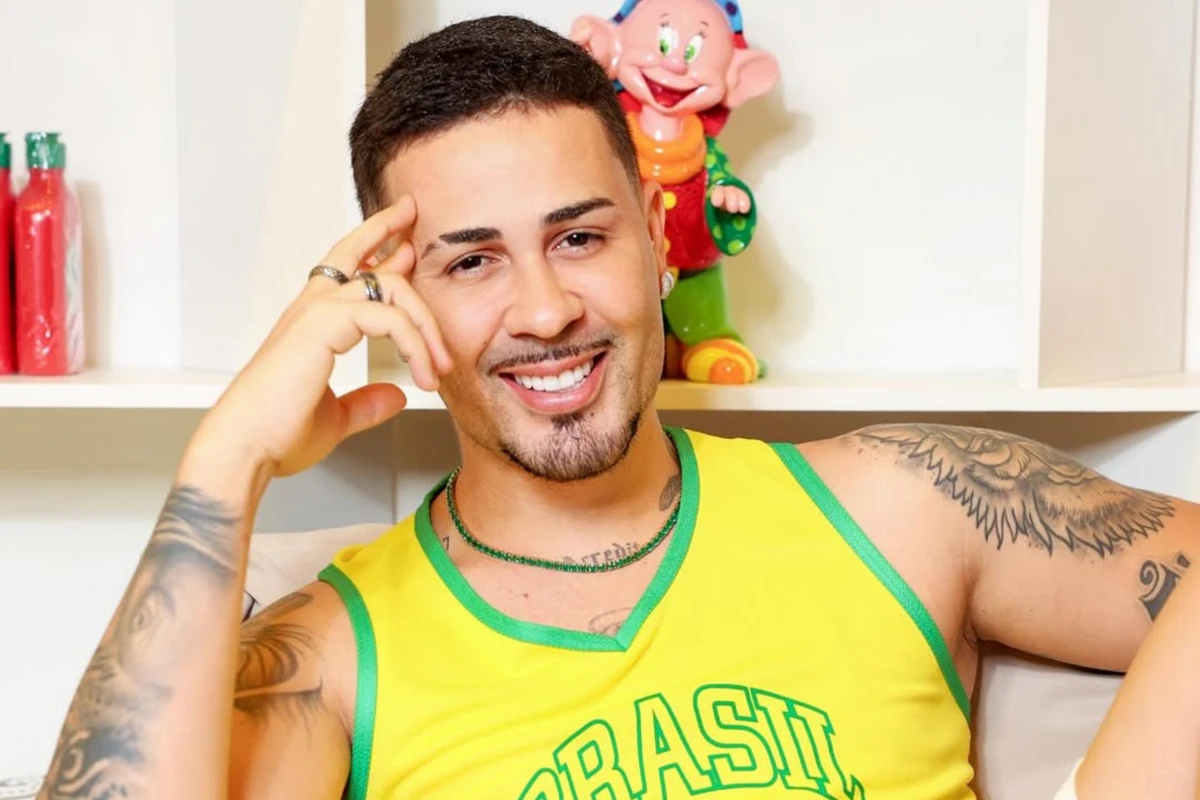 Carlinhos Maia teria se descoberto bissexual, diz Leo Dias