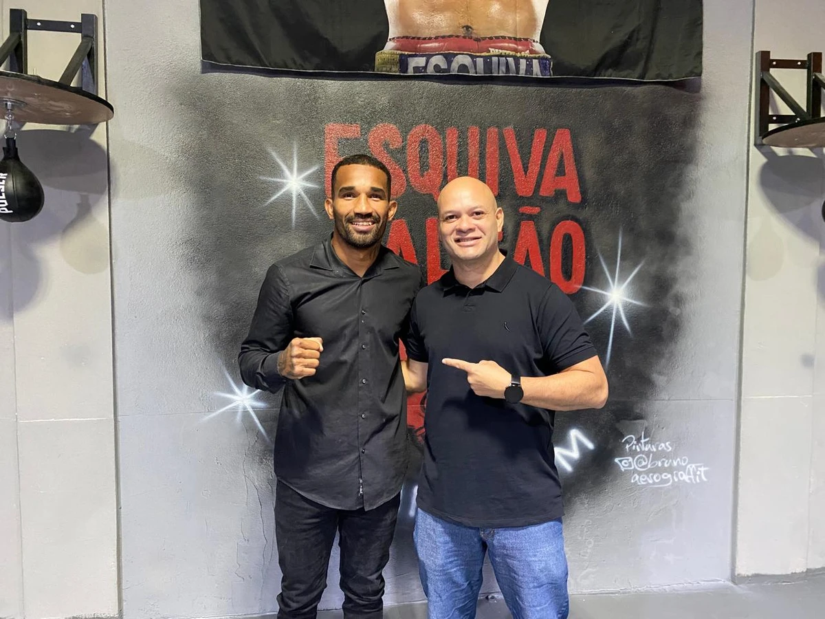 Esquiva Falcão e o presidente da Federação Espírito-Santense de Boxe (FESBoxe), Rômulo Agulha