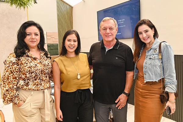 Lane Marianelli, Herika Nakamura, Carlos Marianelli e Ximene Villar