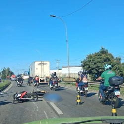 Interrupção ocorre no sentido Vitória por causa de um acidente no km 265, segundo a PRF, nesta terça-feira (29)