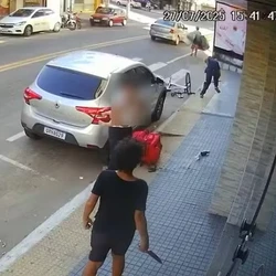 Felipe Catanio de Araújo chegou a ser socorrido, mas morreu no hospital. Testemunhas contaram à polícia que mulher defendia a filha, que estava sendo agredida