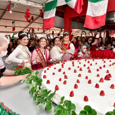 Imagem - Morango do amor divide espaço com tortas gigantes em tradicional festa do ES