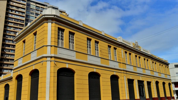 Com restauro entregue há mais de um ano, ponto comercial no Centro de Vitória agora passa por adaptações para receber coifas de restaurantes e ligação à rede de esgoto