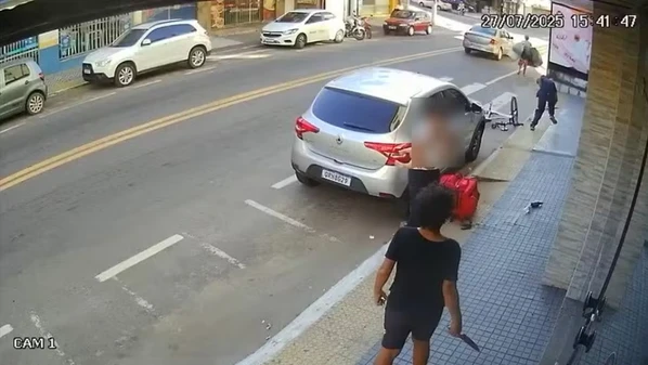 Felipe Catanio de Araújo chegou a ser socorrido, mas morreu no hospital. Testemunhas contaram à polícia que mulher defendia a filha, que estava sendo agredida