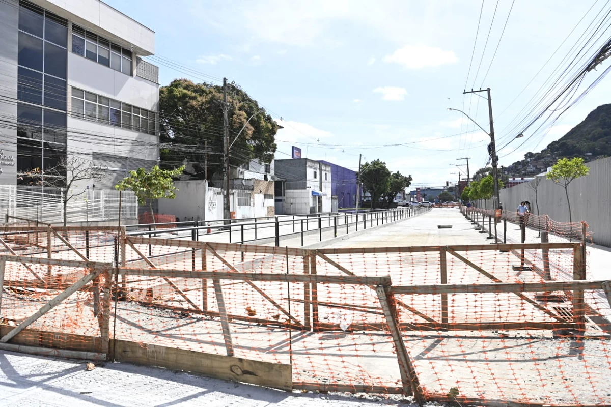Avenida Jair Etienne Dessaune está em obras há mais de um ano