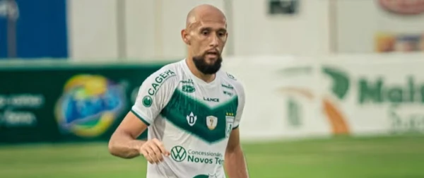 Entre 2021 e até a chegada ao Sousa, o defensor vestiu as camisas de Murici, Democrata GV, Iguatu, Floresta, Nacional de Muriaé e Ceilândia. No Dino, em 2025