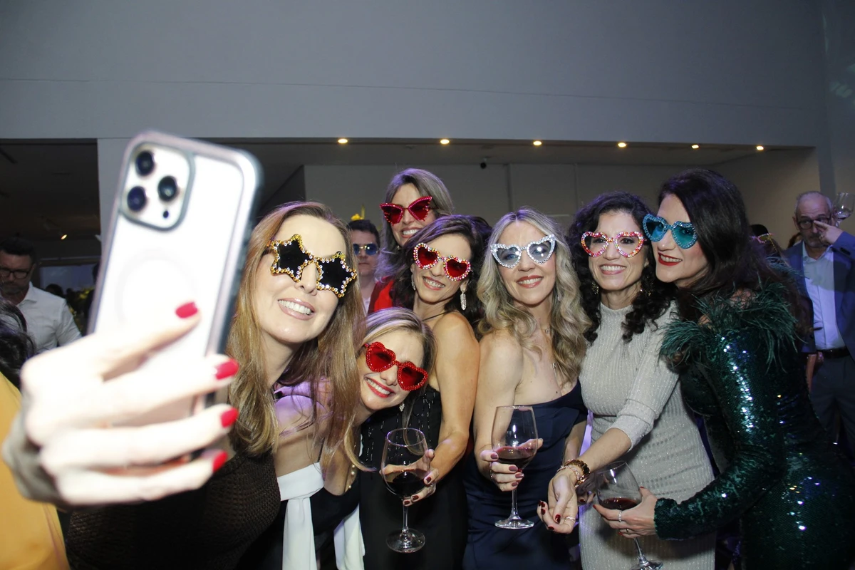 Neila Nara Neiva celebra aniversário