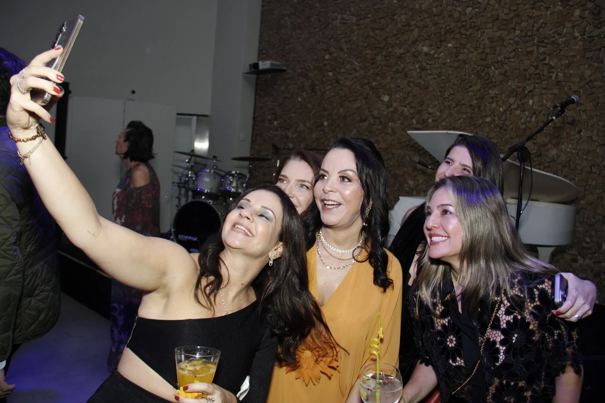 Neila Nara Neiva celebra aniversário