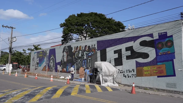 Ao ser abordado pela Polícia Militar, suspeito ainda tentou dar um tapa na cabeça de um dos policiais; ele foi encaminhado ao presídio após não pagar a fiança