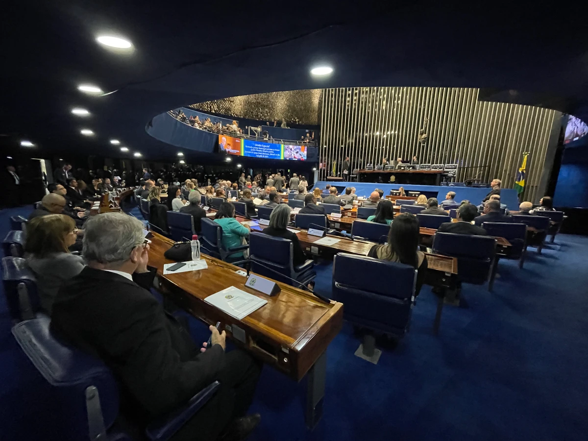 A sessão reuniu senadores, autoridades, familiares, amigos e membros da comunidade evangélica 