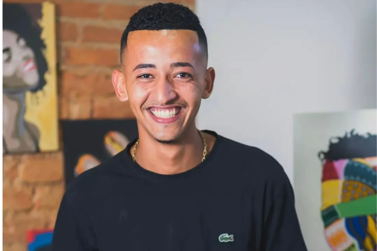 Artista plástico João Vitor Teixeira, conhecido como Jotatx7