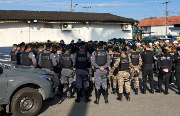 Mais de 120 pessoas participaram de operações que  investigam esquema criminoso envolvendo PMs 