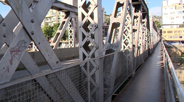 Moradores reclamam de estrutura de Ponte de Ferro em Cachoeiro  por Filipe Vargas 