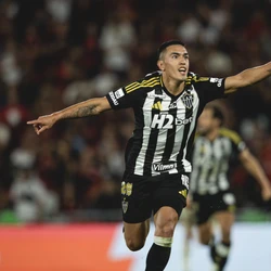 Galo aproveitou falha grave da defesa rubro-negra e sacramentou a vitória em pleno Maracanã