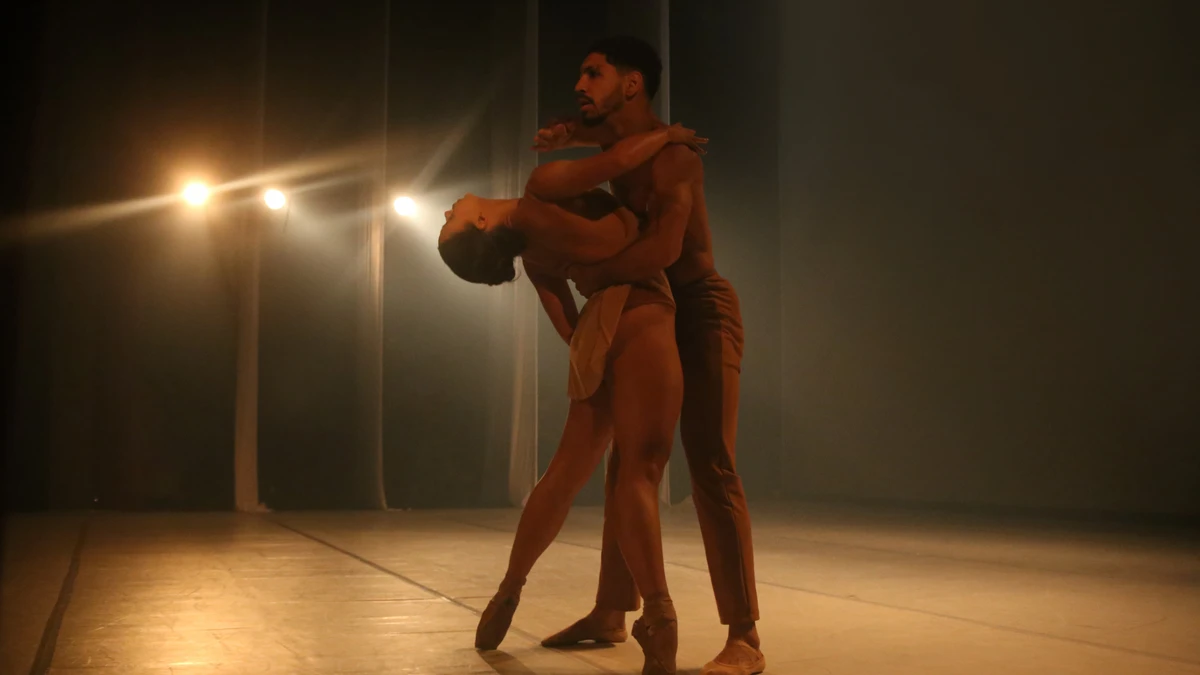Bailarinos Karolline Tristão e Danilo Salamanka