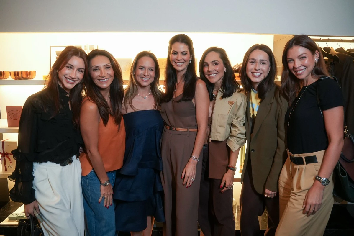 Carol Hemerly, Kris Junqueira,  Jana e Laila Nemer, Carol Neves, Julia Bastos e Mariana Clark