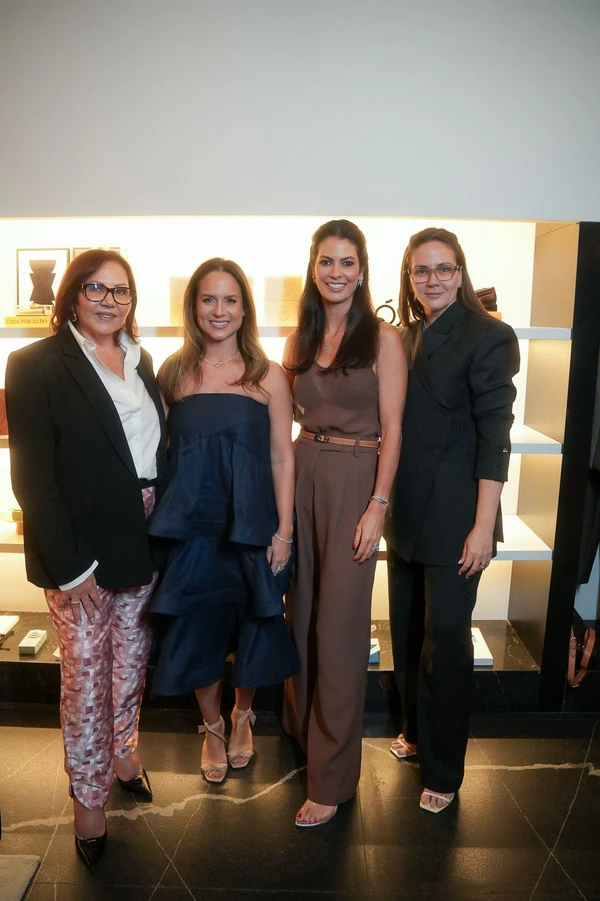 Marluce Eiras e Dani Coutinho com Jana e Laila Nemer