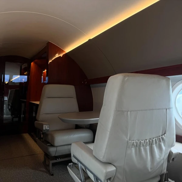  Aeronave Grumman Gulfstream I virou suíte de luxo na pousada  Aero Sofiste por Instagram/@aerosofiste