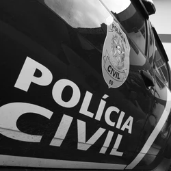 Segundo a PM, suspeitos podem ter sido flagrados dias antes andando armados em outro bairro da cidade; vítimas foram encaminhas para o hospital