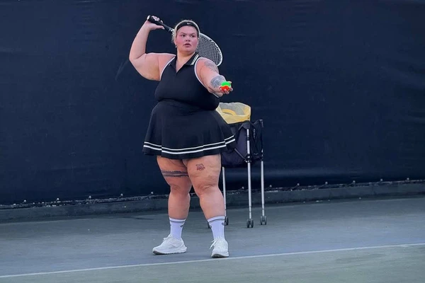  Influenciadora Thais Carla começou a praticar tênis durante o processo de emagrecimento