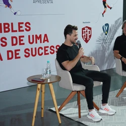 Cria da Locomotiva Grená e atuante no processo de migração para SAF do clube, o ex-jogador esteve em evento em Vitória e falou sobre o assunto