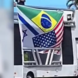 A manifestação, além de ser voltada para apoio ao ex-presidente, também exalta os Estados Unidos e tem como alvo críticas ao ministro Alexandre de Moraes, do Supremo Tribunal Federal (STF) e ao presidente Luís Inácio Lula da Silva (PT)
