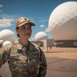 Da sua base no Estado americano do Colorado, oficiais da Força Espacial dos Estados Unidos acompanham o lançamento de mísseis em qualquer lugar do mundo. Agora, eles serão uma peça fundamental do Domo de Ouro, o escudo protetor antimísseis projetado pelo governo Donald Trump.
